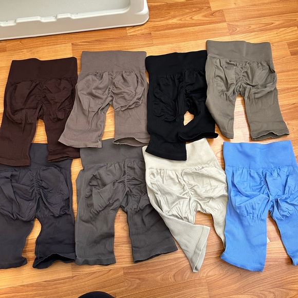 Lazuli Label Scrunch Sculpt Shorts Bundle - Picture 2 of 4